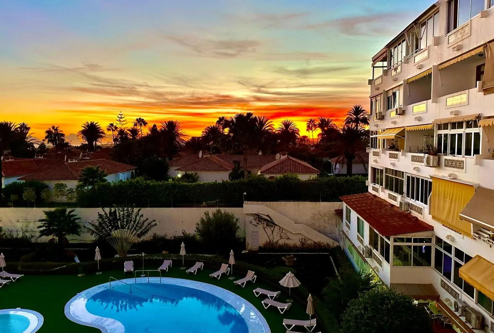 Apartment Sunset Over The Pool Near Yumbo! Maspalomas